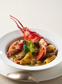 I maltagliati con fagioli e astice saltato