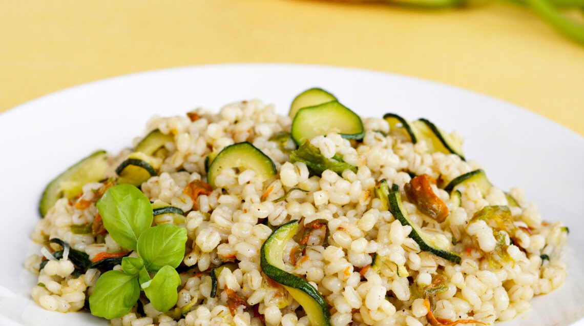 ricetta orzotto-con-zucchine-e-fiori-di-zucca