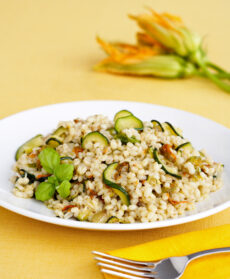 ricetta orzotto-con-zucchine-e-fiori-di-zucca