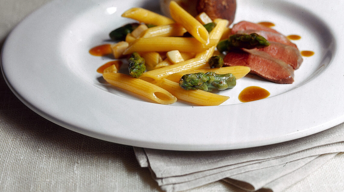 ricetta penne-con-piccione-porcini-e-asparagi