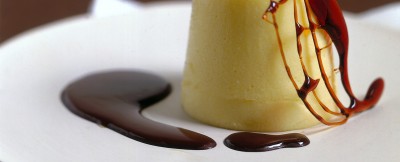 ricetta sformatino-di-cioccolato-bianco-con-salsa-fondente