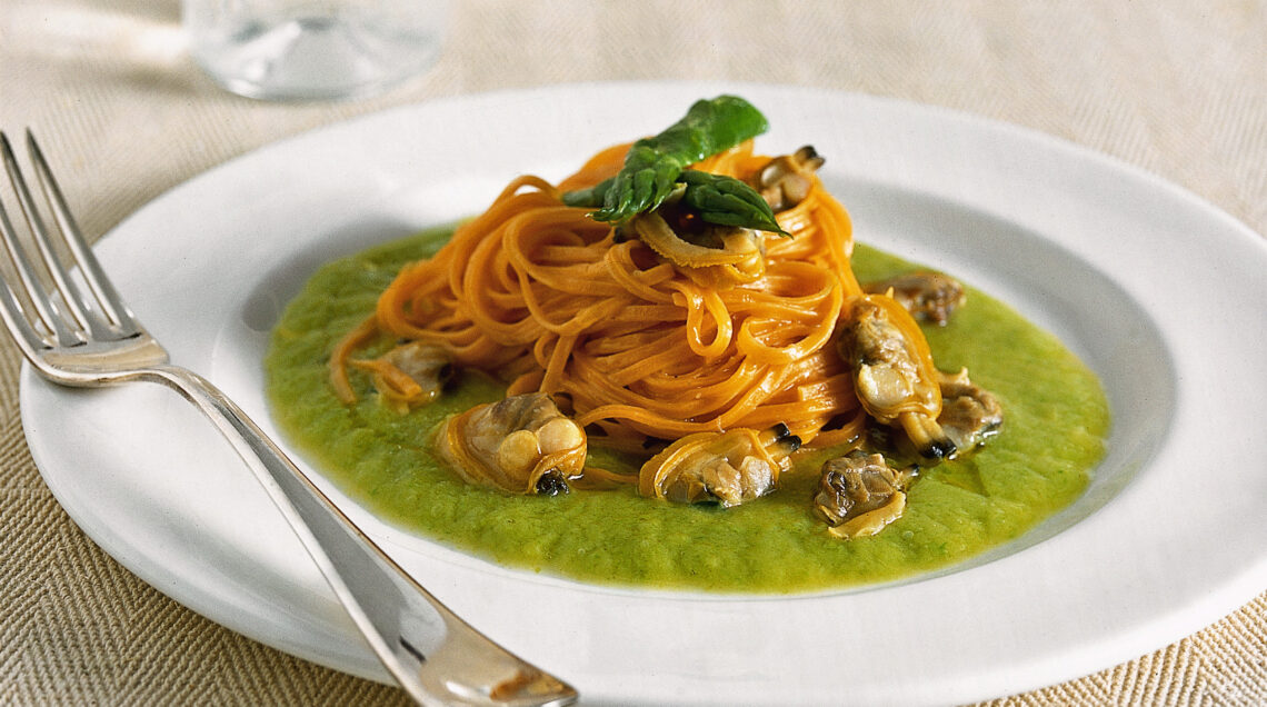 ricetta tagliolini-alle-vongole-e-crema-di-asparagi