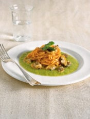 ricetta tagliolini-alle-vongole-e-crema-di-asparagi