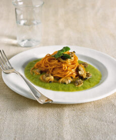 ricetta tagliolini-alle-vongole-e-crema-di-asparagi