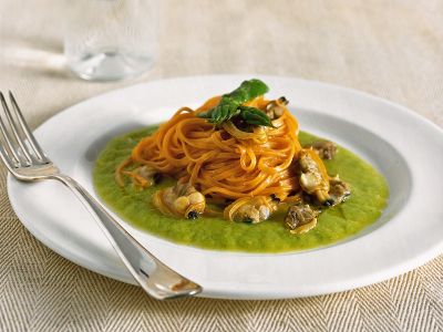 ricetta tagliolini-alle-vongole-e-crema-di-asparagi