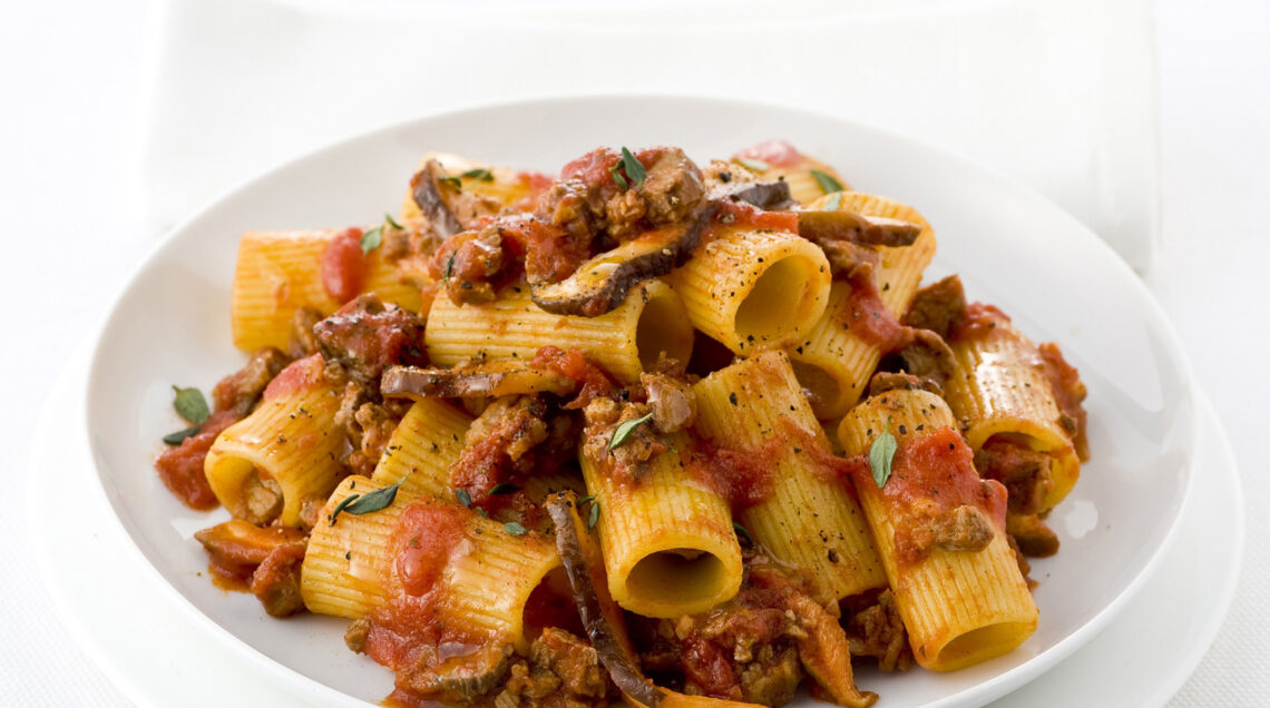 rigatoni-con-ragu-ai-funghi