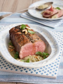 Roastbeef con mandorle, scalogni e menta