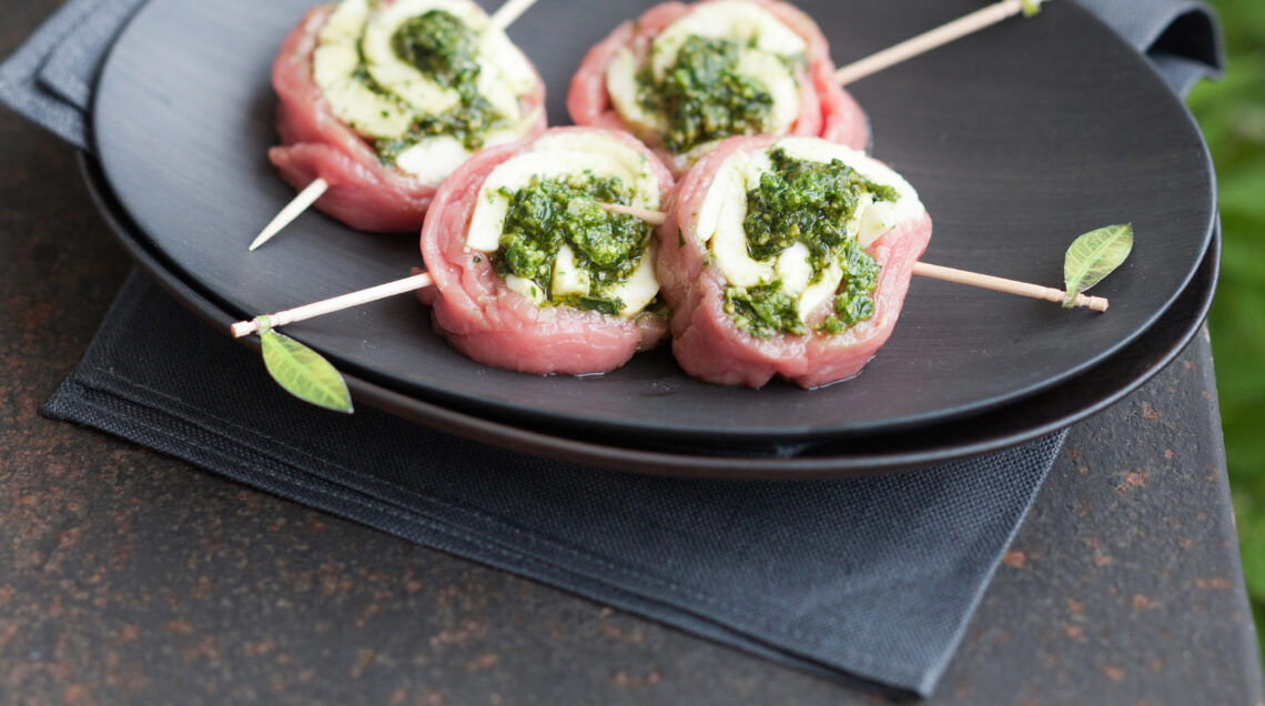 rotolini-di-carpaccio-e-mozzarella-di-bufala