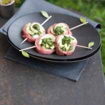 rotolini-di-carpaccio-e-mozzarella-di-bufala