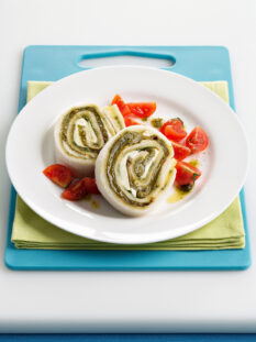 rotolo-di-pane-con-pesto-e-mozzarella-di-bufala ricetta