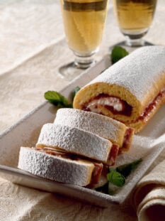 rotolo farcito alle fragole ricetta Sale&Pepe