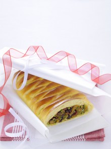 Rotolo intrecciato con frutta secca