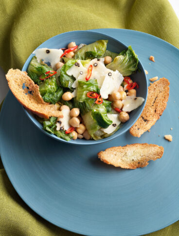 scarola-piccantina-con-ceci-cacio-e-pane-croccante