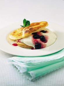 Le sfogliatine con crema e amarene sciroppate