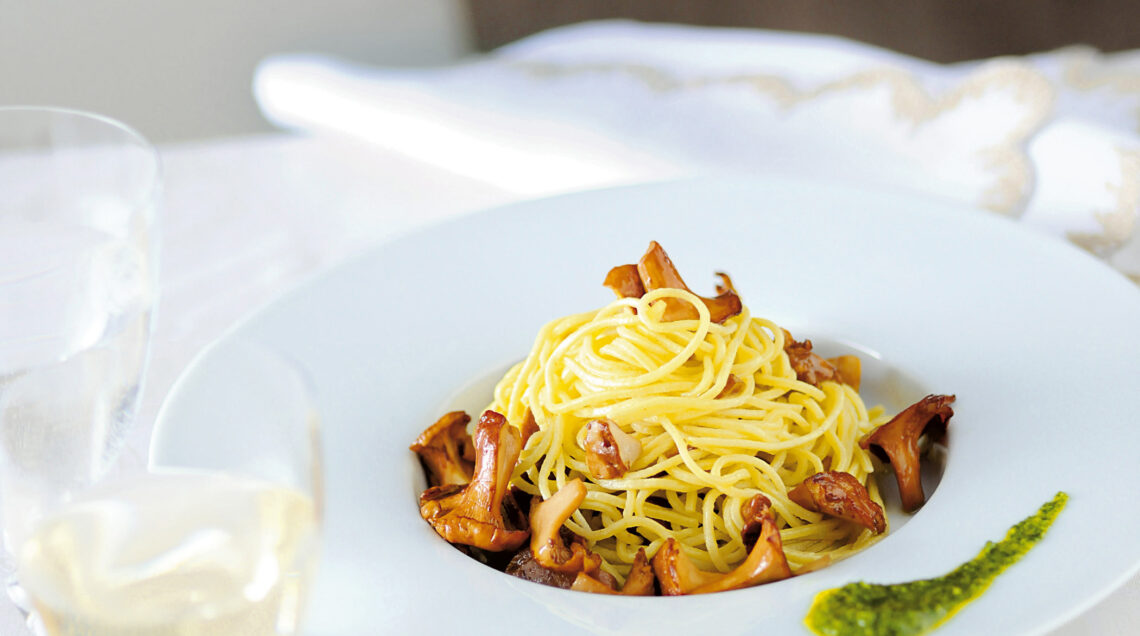 spaghetti-alla-chitarra-con-finferli ricetta