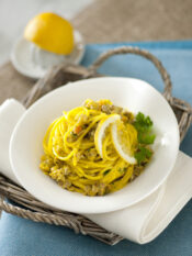 spaghetti-alla-chitarra-con-sugo-di-agnello-in-salsa-di-limone