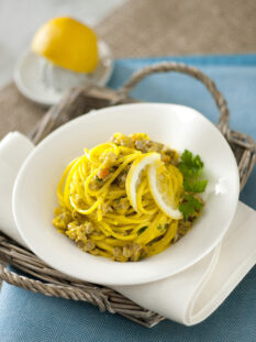 spaghetti-alla-chitarra-con-sugo-di-agnello-in-salsa-di-limone