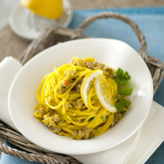 spaghetti-alla-chitarra-con-sugo-di-agnello-in-salsa-di-limone