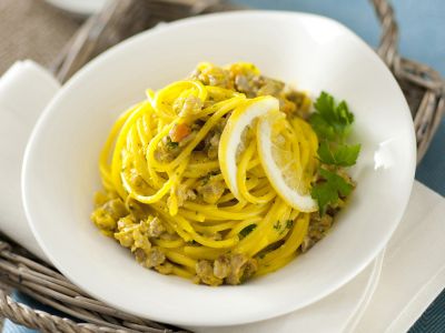 spaghetti-alla-chitarra-con-sugo-di-agnello-in-salsa-di-limone