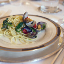 spaghetti con le vongole e le cime di rapa Sale&Pepe