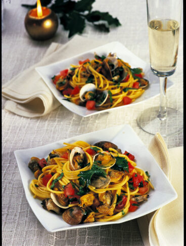 spaghetti con vongole e zafferano Sale&Pepe ricetta