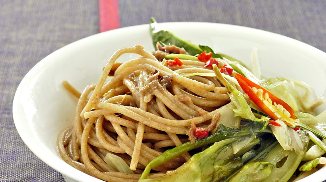 spaghetti-di-farro-con-puntarelle-e-salsa-dacciughe