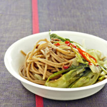 spaghetti-di-farro-con-puntarelle-e-salsa-dacciughe