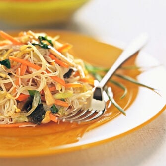 spaghetti-di-riso-e-verdure ricetta