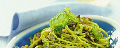 spaghettini-con-vongole-al-pesto-e-basilico-fritto ricetta