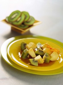 Gli spiedini di mele e kiwi