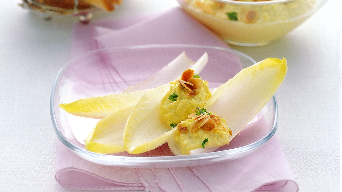Spuma di baccalà allo zafferano con mandorle