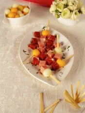 Stecchi di prosciutto e melone Sale&Pepe ricetta