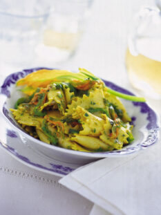 stracci-con-fiori-di-zucca-e-cipollotti-novelli