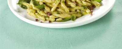 strozzapreti-con-pesto-mediterraneo