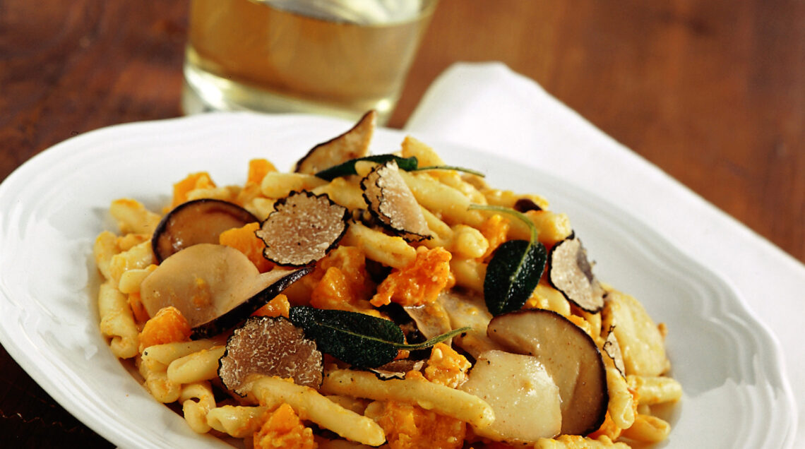 strozzapreti-con-porcini-zucca-e-tartufo ricetta Sale&Pepe