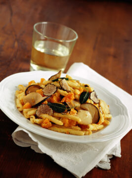 strozzapreti-con-porcini-zucca-e-tartufo ricetta Sale&Pepe