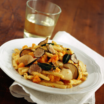 strozzapreti-con-porcini-zucca-e-tartufo ricetta Sale&Pepe