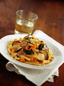 Strozzapreti con porcini, zucca e tartufo