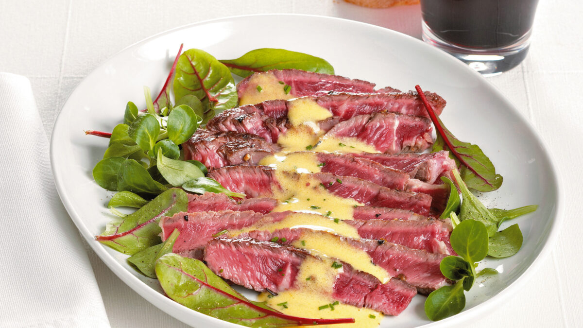 Tagliata di manzo con zabaione all’erba cipollina