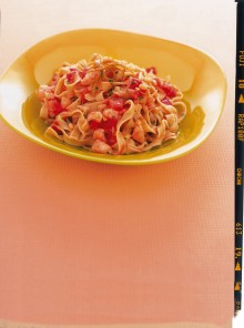 Tagliatelle al lime con ragù di gamberi