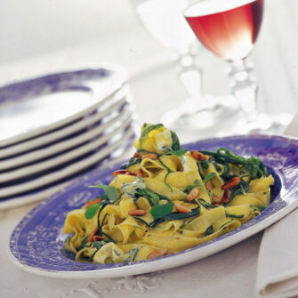 tagliatelle-con-barba-di-frate-e-pinoli
