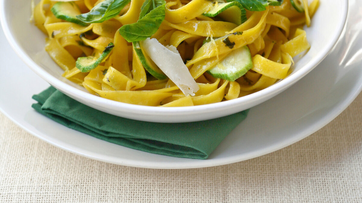 Tagliatelle con zucchine e limone