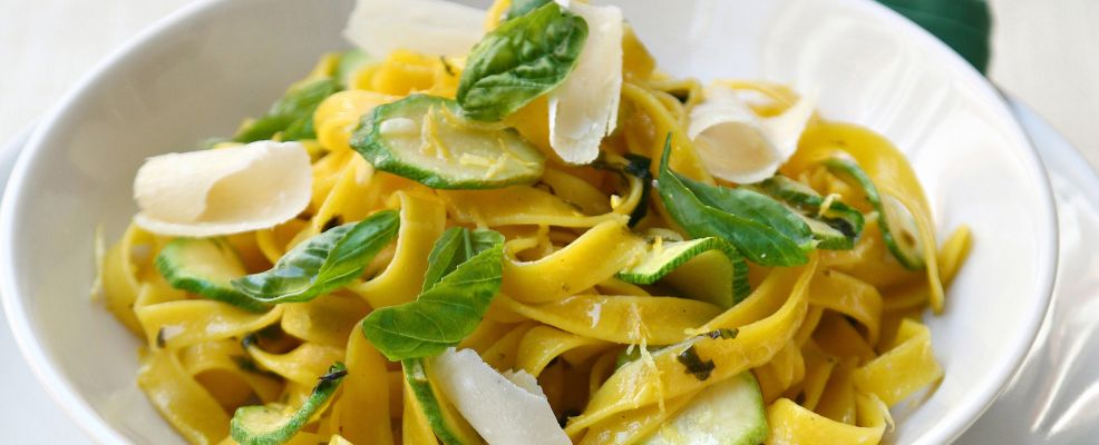 Tagliatelle con zucchine e limone | Sale&Pepe