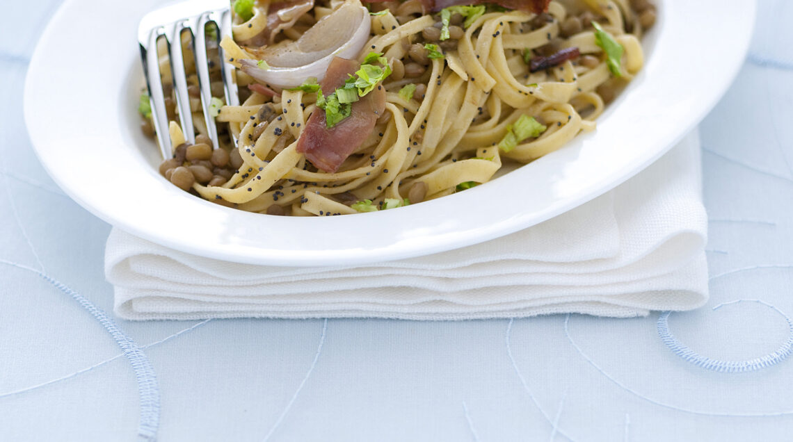 tagliatelline-con-porcini-e-speck-croccante ricetta