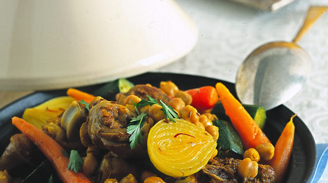 tajine-di-agnello-con-verdure-e-ceci