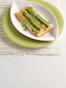 La tatin con asparagi, formaggi e pinoli