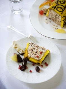 terrina-di-spuma-pralinata-con-crema-al-cioccolato ricetta