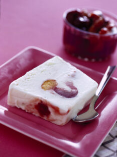 terrina-yogurt-albicocche-e-ciliegie-allo-sciroppo