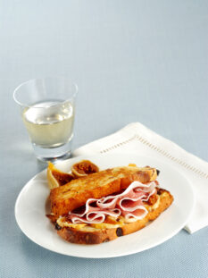 toast-al-prosciutto-con-fichi-secchi