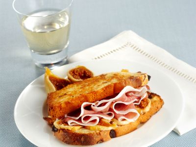 toast-al-prosciutto-con-fichi-secchi